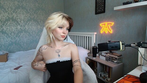 Full leaked Emzeeni page private onlyfans photo