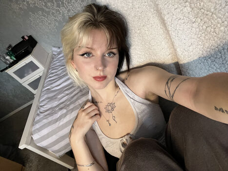 Full leaked Emzeeni private onlyfans photo